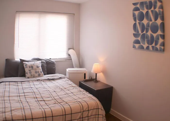 3 Bedroom Southside Pad - Sleeps 8 - Amazing Location